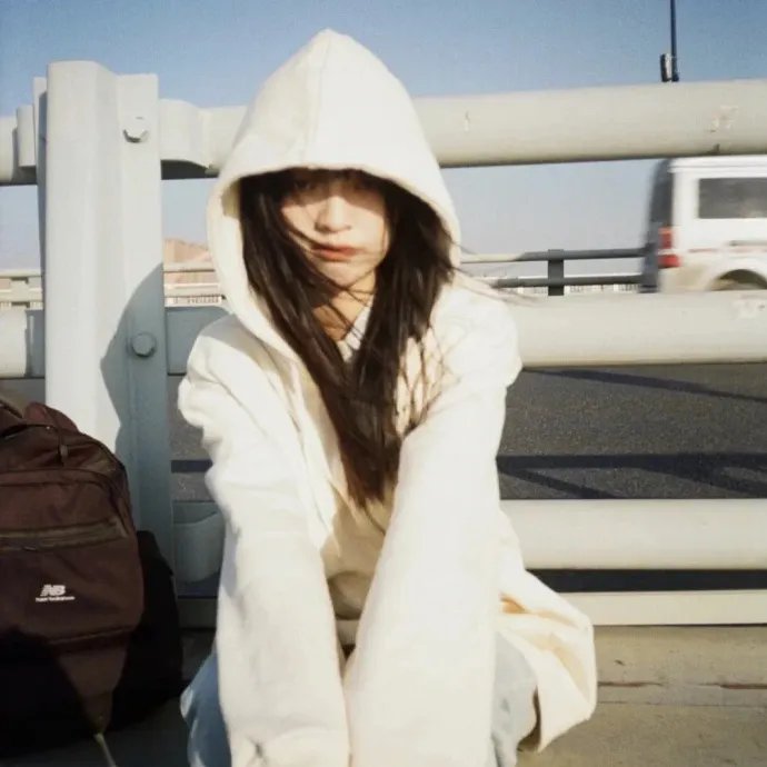 千岁大人你尾巴露出来啦